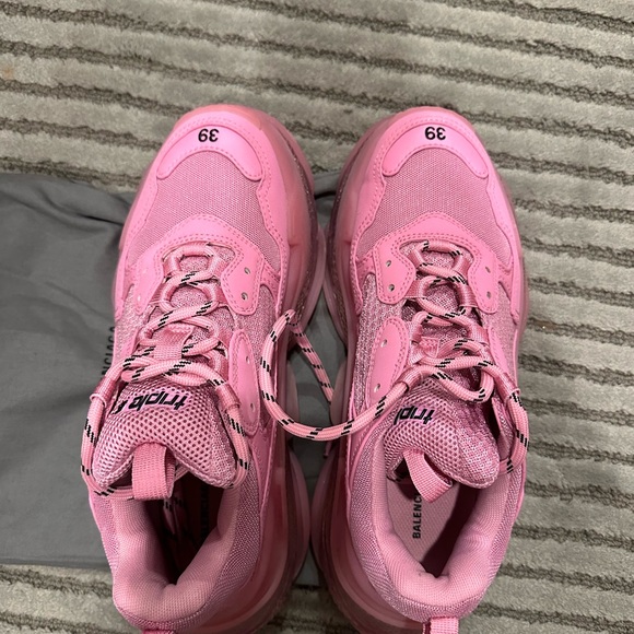 Balenciaga Triple S sneakers in pink - Picture 7 of 11